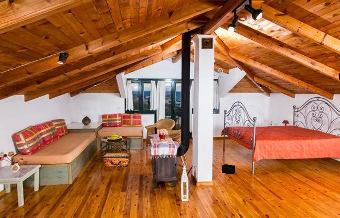 Classic Wooden Bungalow Escape Game Screenshot