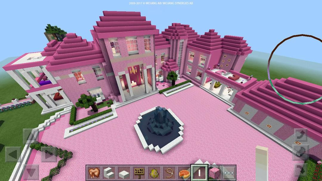 Screenshot of Pink princess house 2018 map for MCPE!
