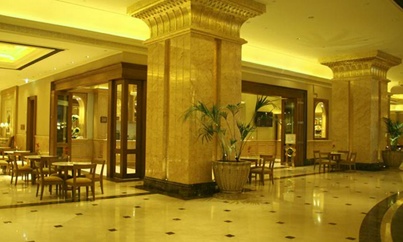 Escape From Emirates Palace Game Screenshot