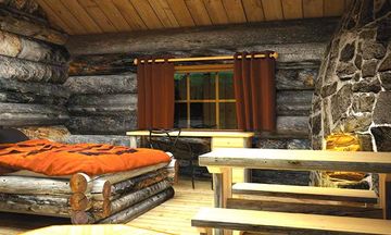 Old Wooden Hotel Escape Game Screenshot