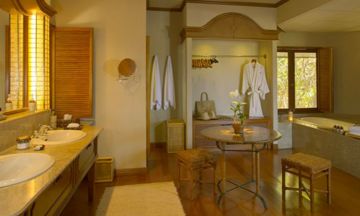 Escape From Aman Resorts Game Screenshot