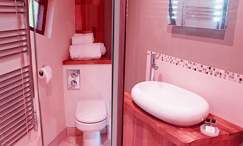 Golden Oak Tree House Escape Game Screenshot