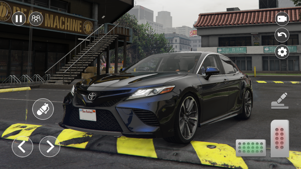 City Traffic Toyota Camry XLE Game Screenshot