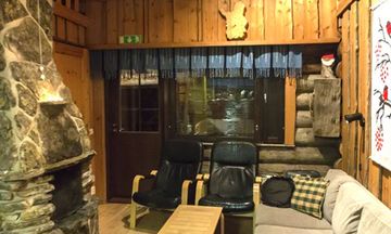 Old Wooden Hotel Escape Game Screenshot