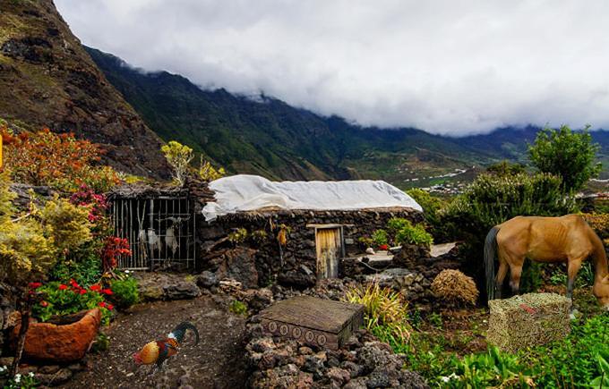 Medieval Village Escape Game Screenshot