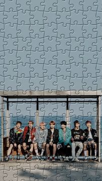BTS Jigsaw Puzzles Game Screenshot