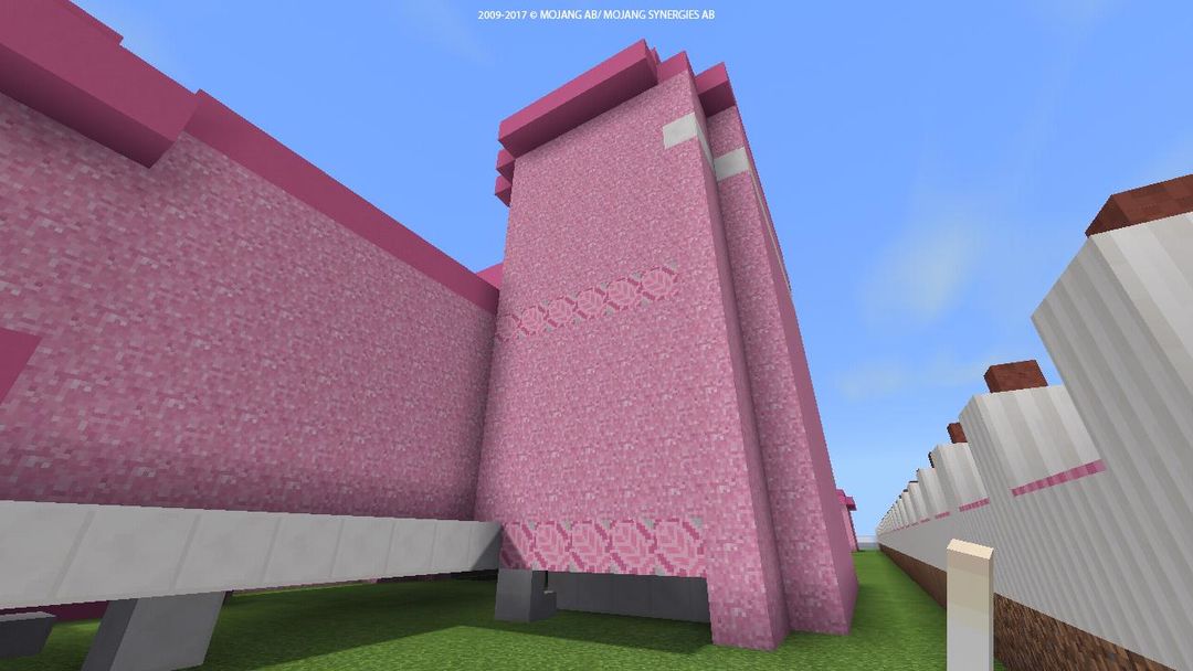 Screenshot of Pink princess house 2018 map for MCPE!