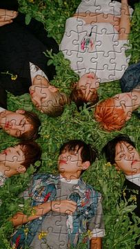 BTS Jigsaw Puzzles Game Screenshot