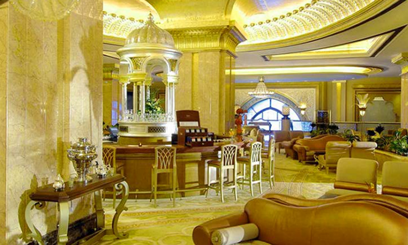 Escape From Emirates Palace Game Screenshot