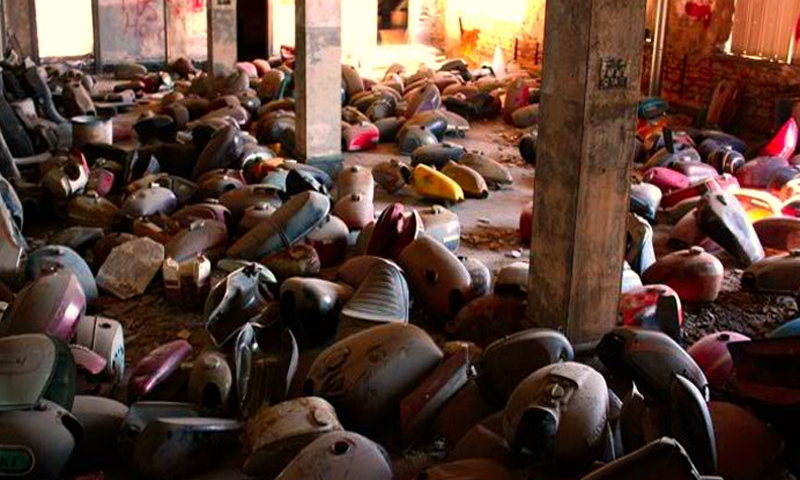 Скриншот игры Motorcycle Graveyard Escape