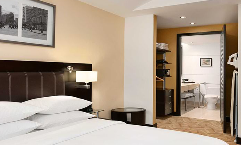 Escape From Hilton Bogota Game Screenshot