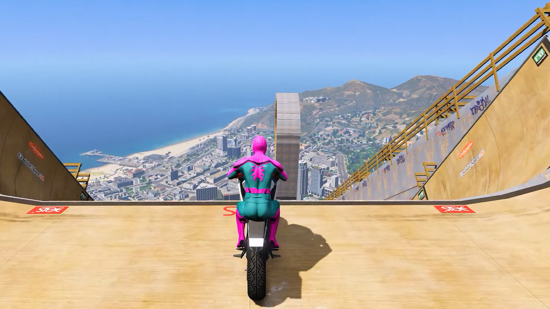 SuperHero Motorbike Mega Ramp Game Screenshot